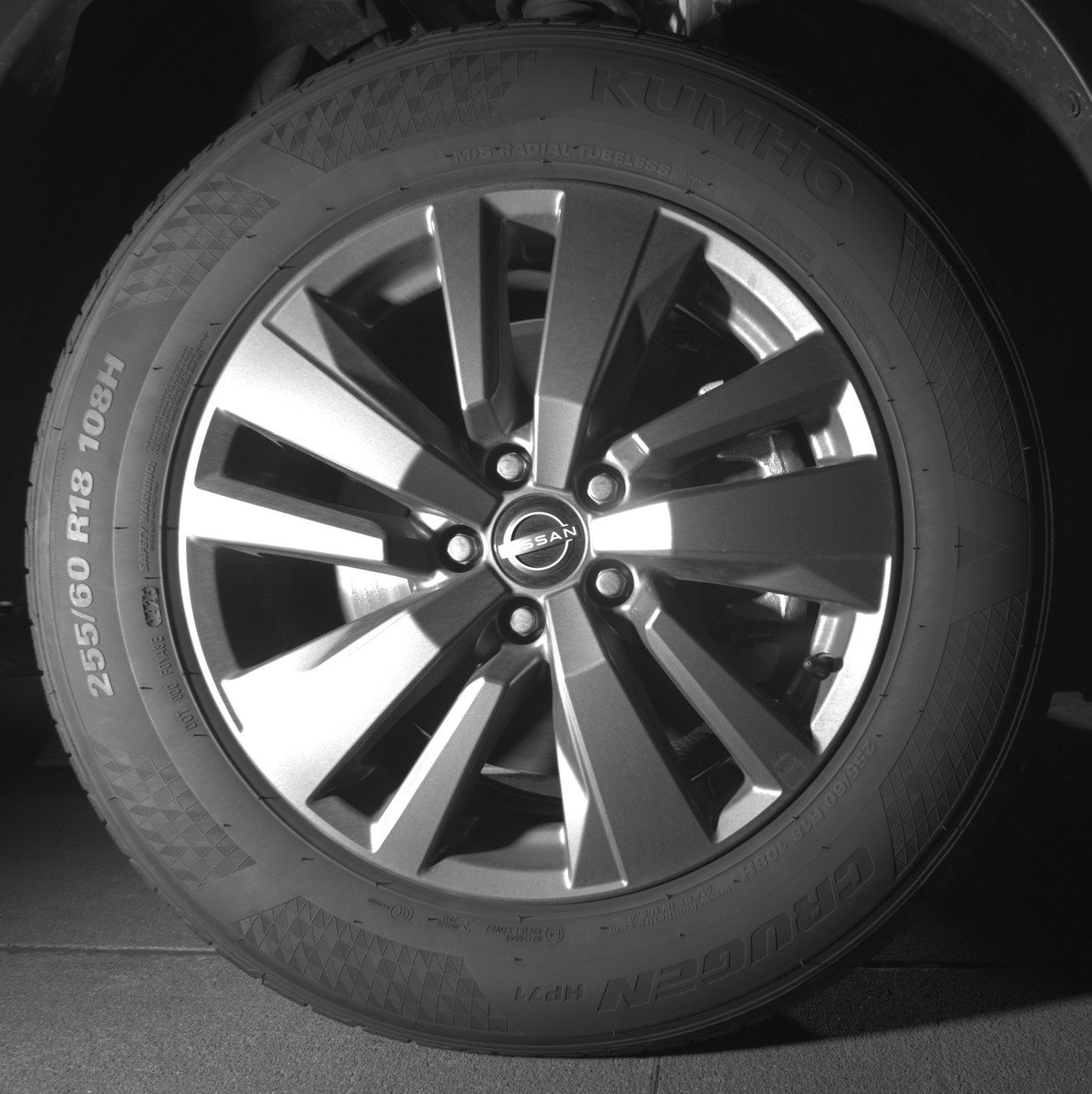 Used 2025 Nissan Pathfinder SV image 13