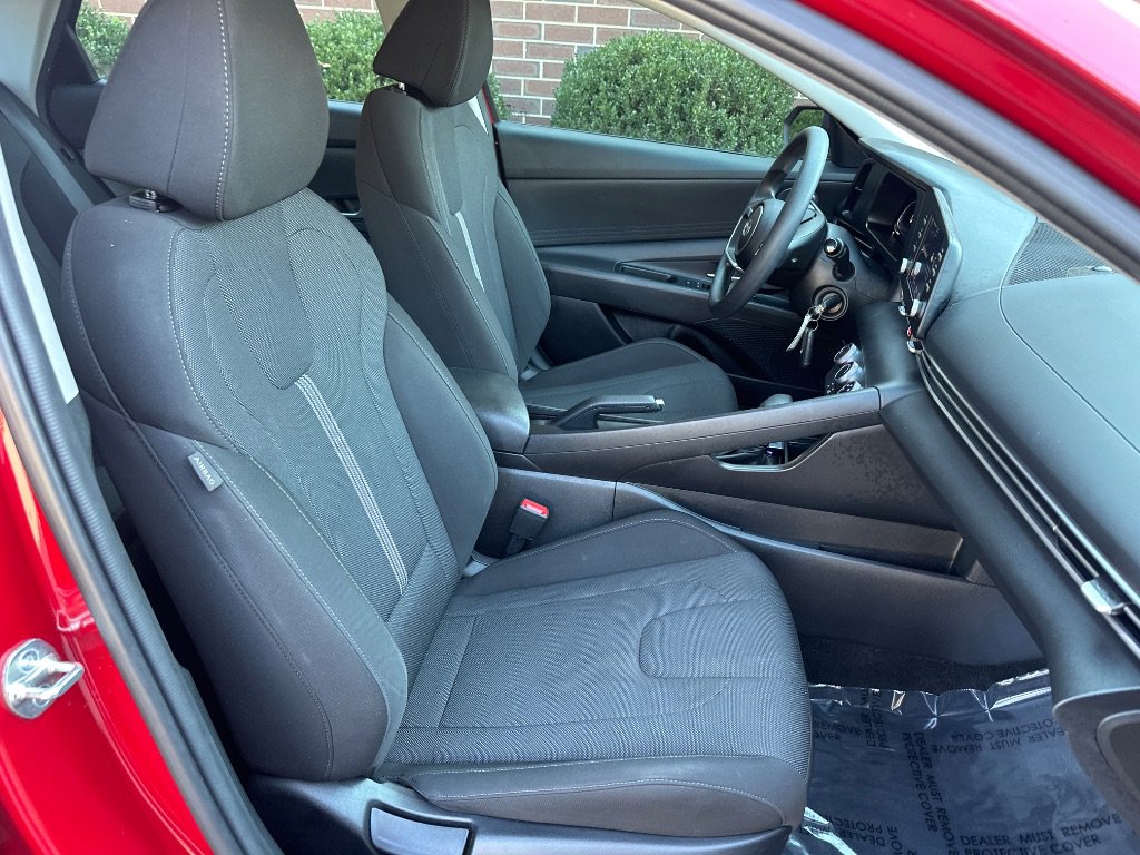 Used 2024 Hyundai Elantra SE image 18