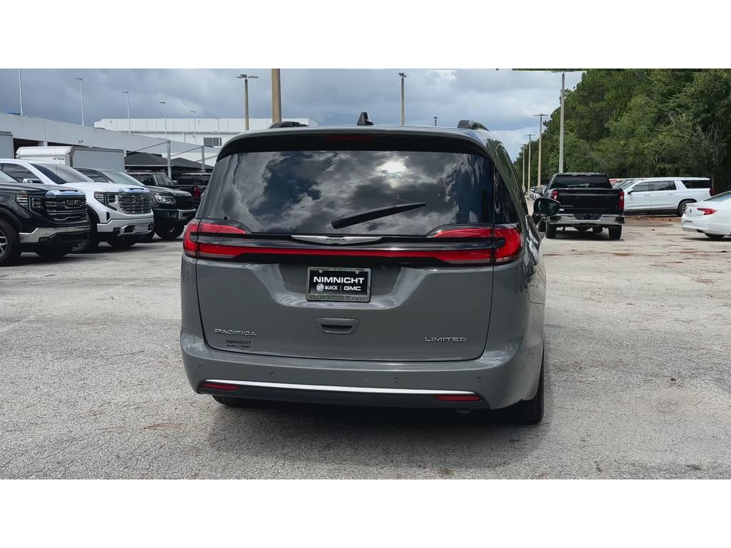 Used 2023 Chrysler Pacifica Limited FWD image 8