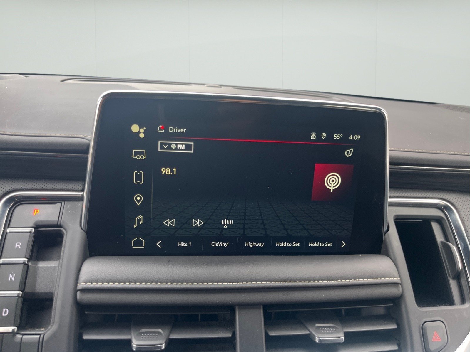 Used 2023 GMC Yukon SLT AWD/4WD image 9