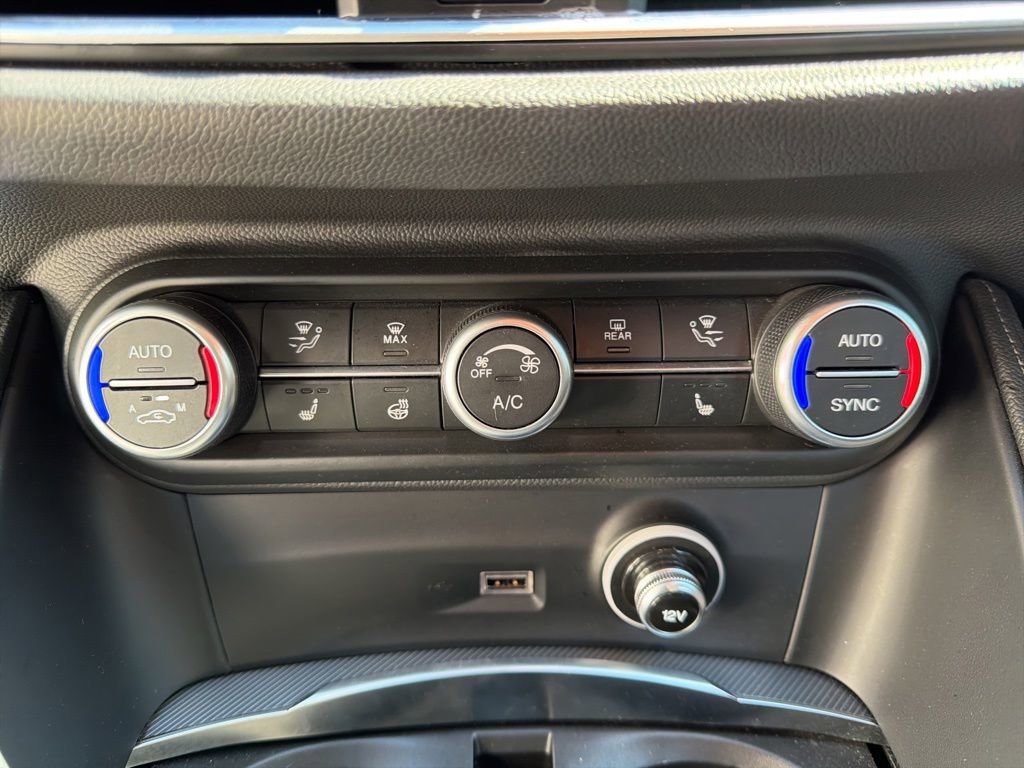 Used 2022 Alfa Romeo Stelvio Veloce AWD/4WD image 34