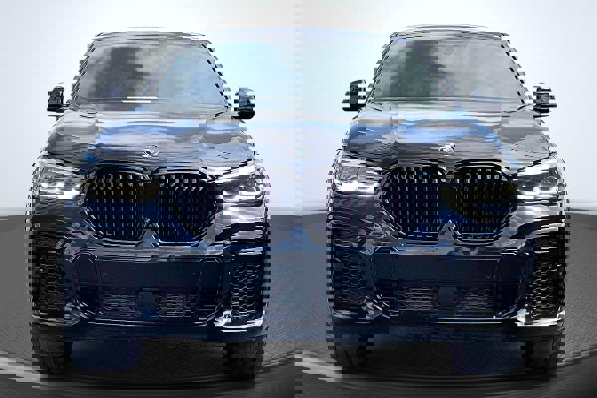 Used 2022 BMW X6 xDrive40i w/ M Sport Package image 3