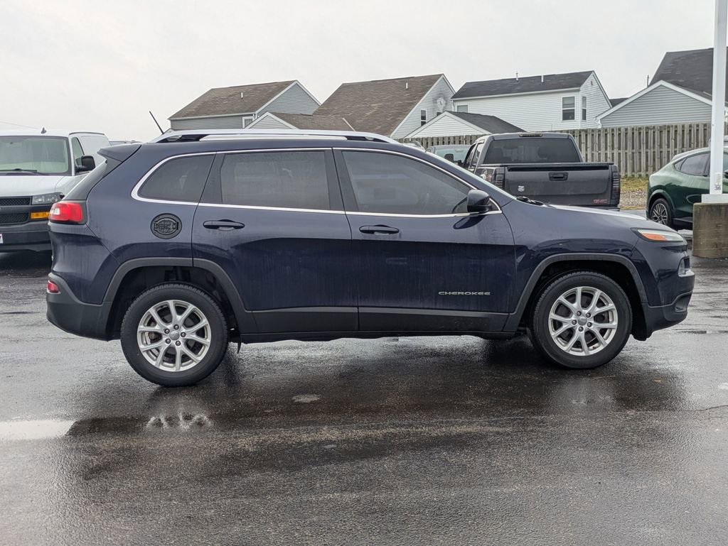 Used 2016 Jeep Cherokee Latitude w/ Cold Weather Group image 9