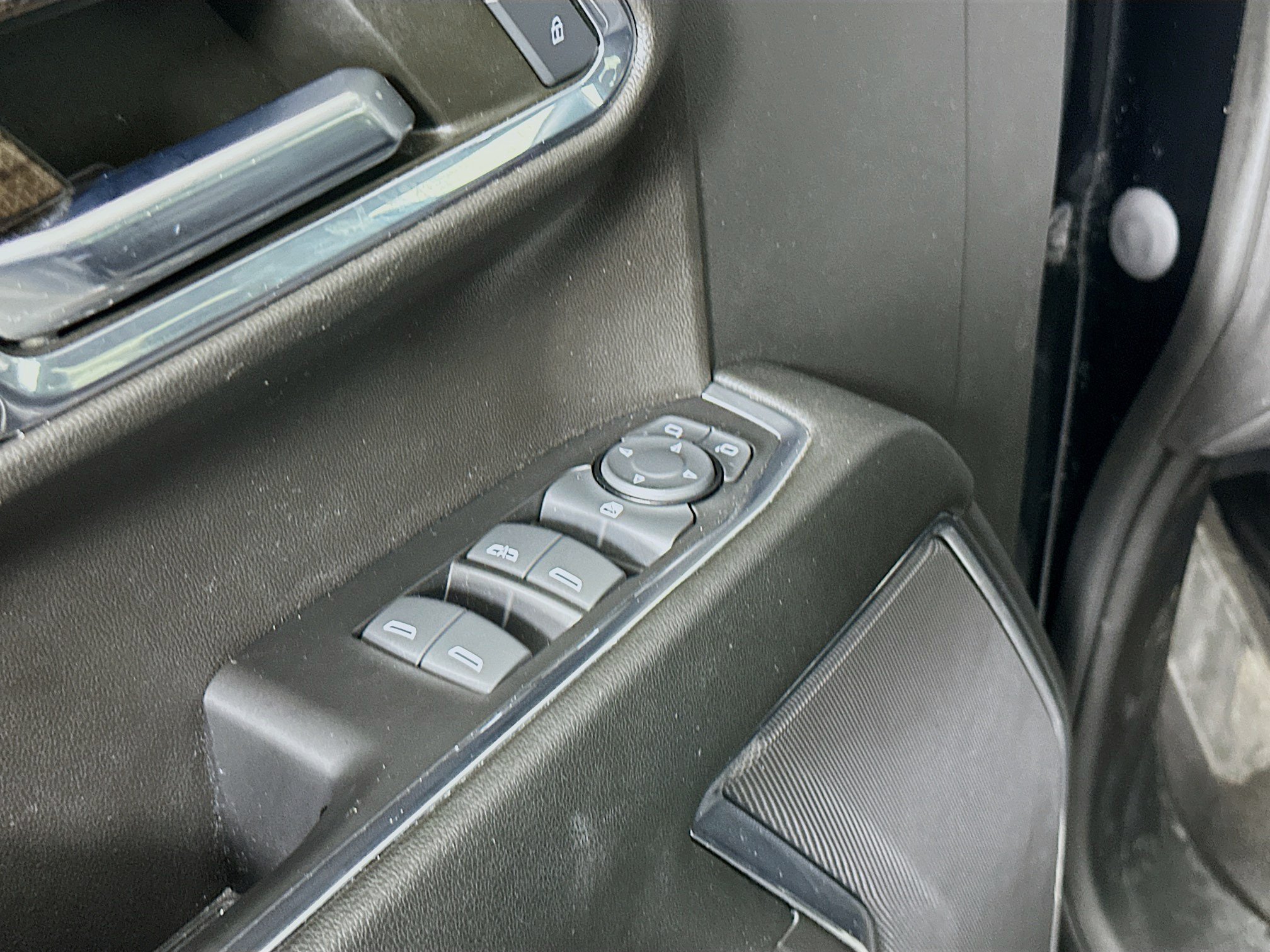 Used 2023 Chevrolet Silverado 1500 LT AWD/4WD image 15