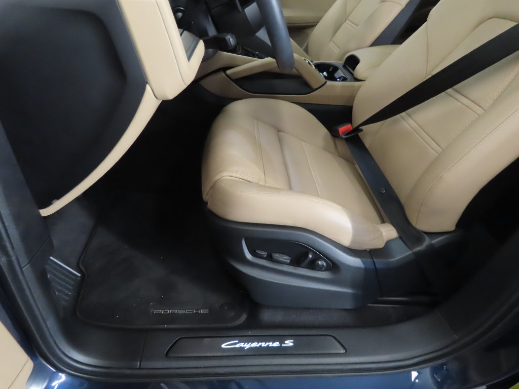 Certified 2025 Porsche Cayenne S AWD/4WD image 41
