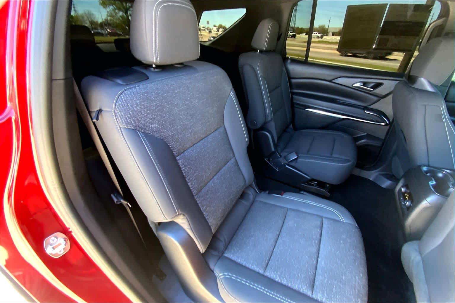Used 2026 Chevrolet Traverse LT w/ Driver Confidence Package FWD image 19