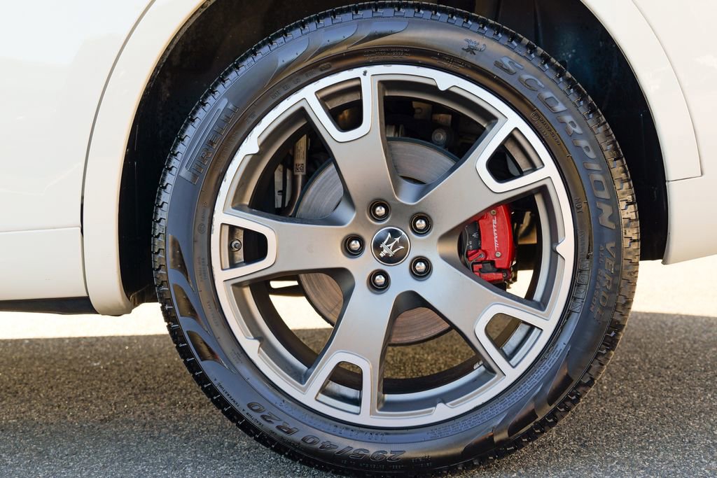 Used 2020 Maserati Levante GranSport image 14