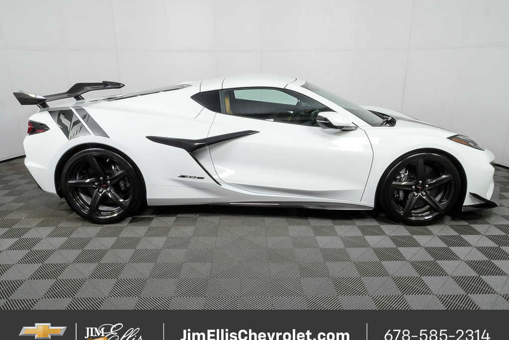 Used 2024 Chevrolet Corvette Z06 w/ Z07 Performance Package image 2