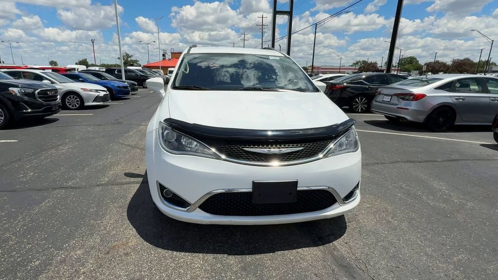 Used 2018 Chrysler Pacifica Touring-L FWD image 3