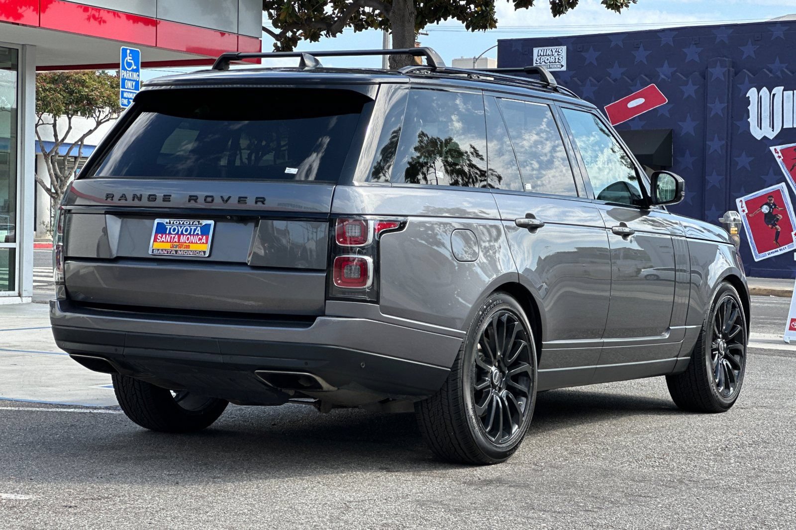 Used 2019 Land Rover Range Rover HSE AWD/4WD image 4