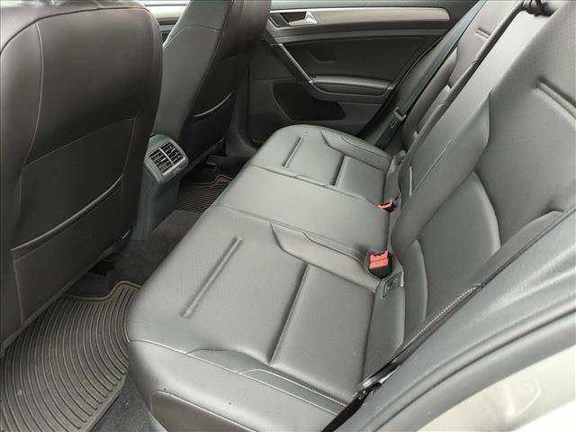 Used 2017 Volkswagen Golf SE image 13