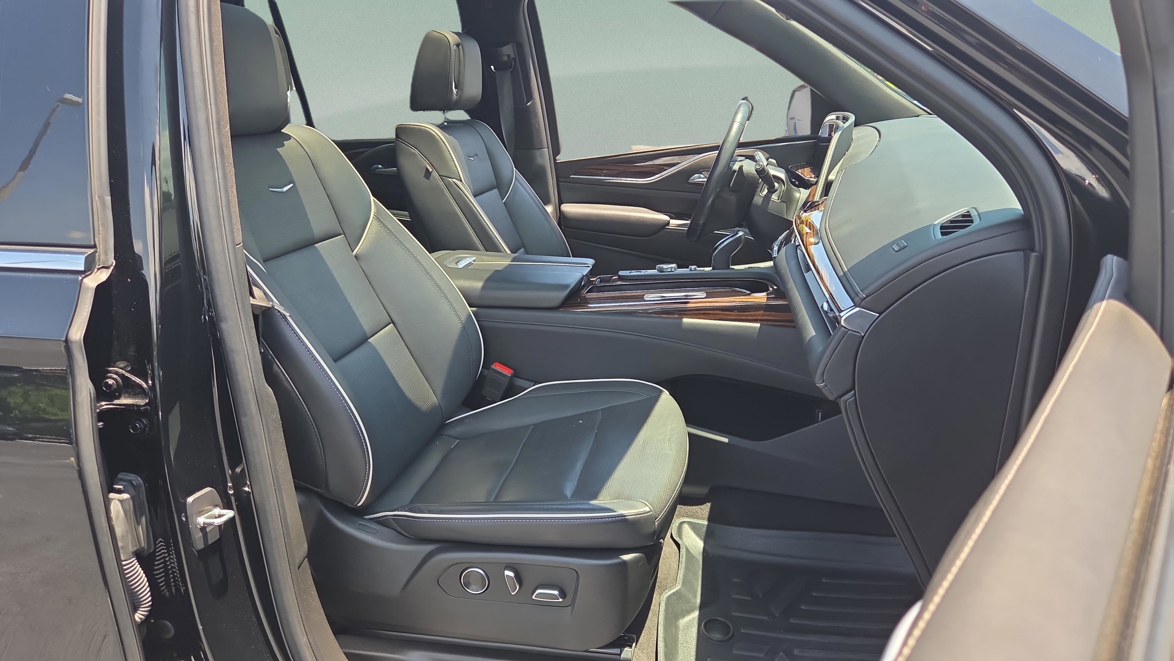 Used 2023 Cadillac Escalade Premium Luxury w/ Performance Package RWD image 19