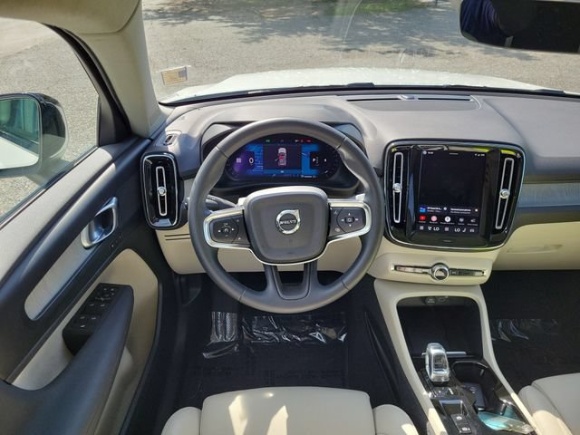 Used 2024 Volvo XC40 B5 Plus w/ Protection Package Premier AWD/4WD image 12
