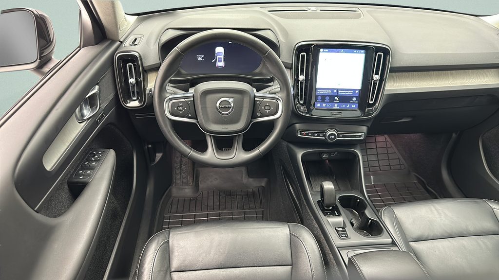 Used 2024 Volvo XC40 B5 Core AWD/4WD image 10