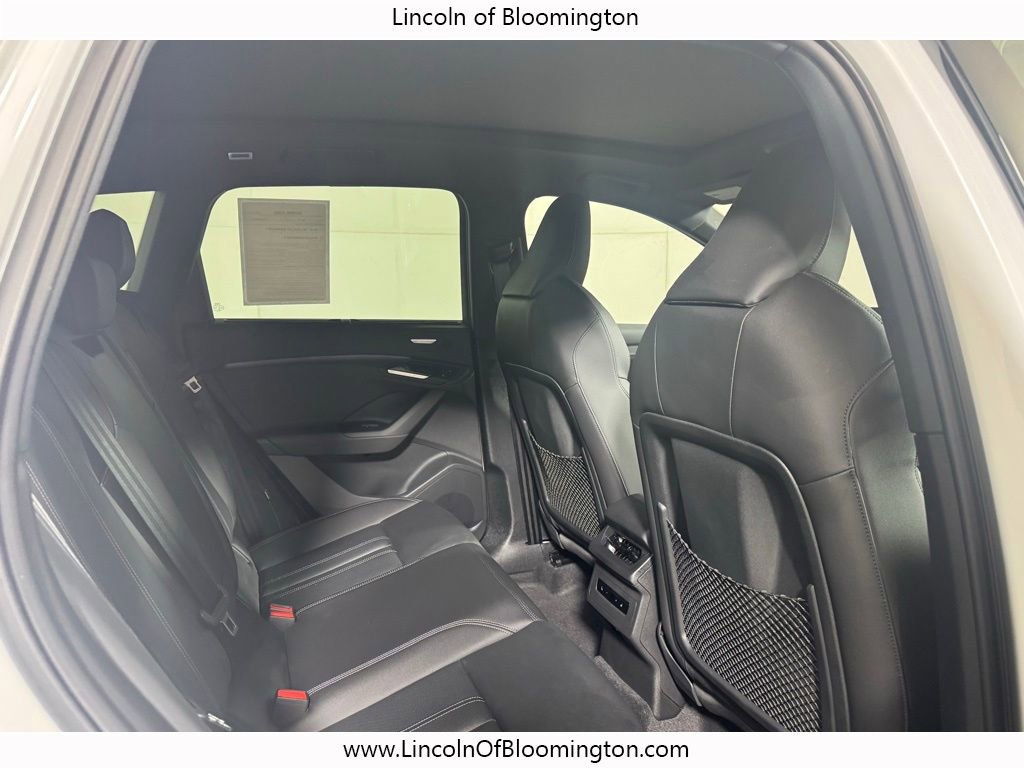 Used 2025 Audi SQ6 e-tron Prestige w/ 21" Black Optic Wheel Package image 18