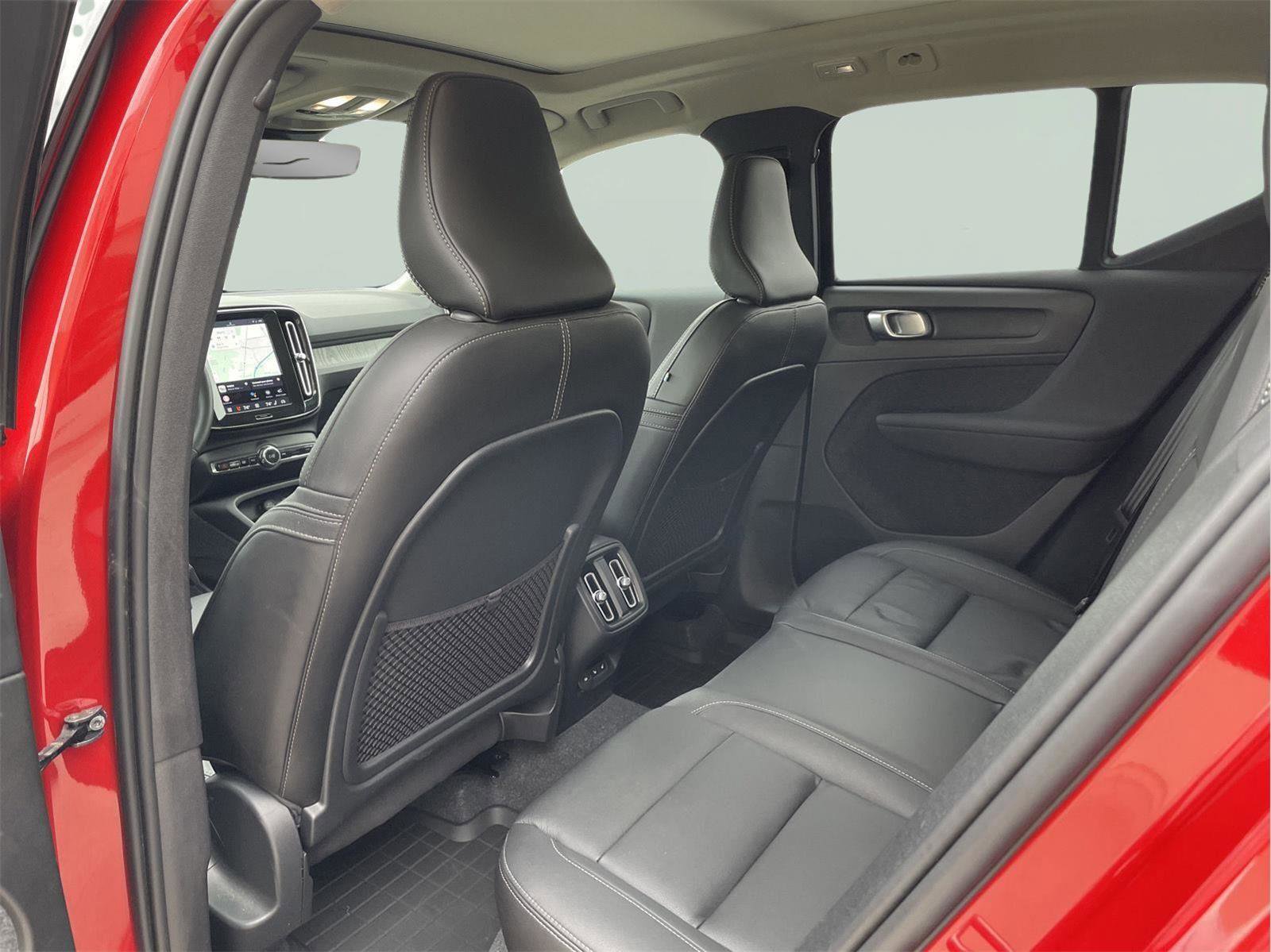 Used 2024 Volvo XC40 B5 Plus w/ Climate Package image 14