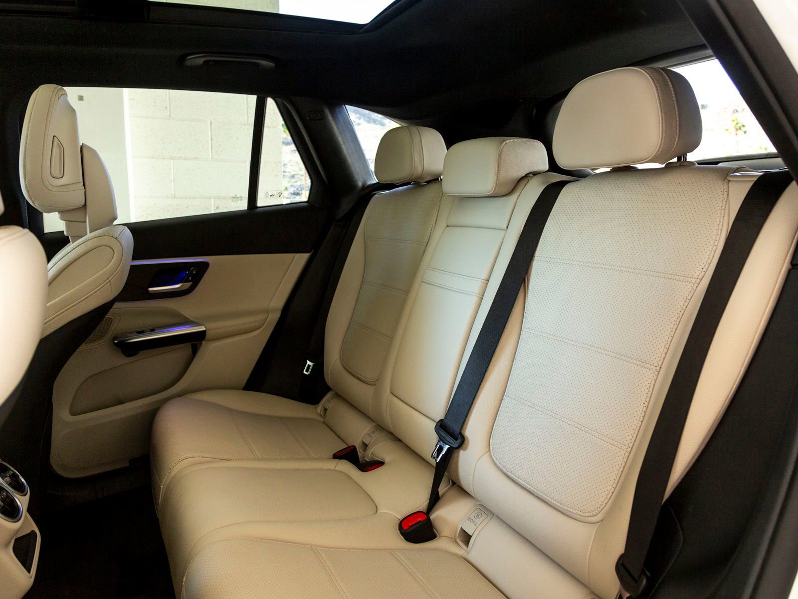 Used 2025 Mercedes-Benz GLC 300 image 23