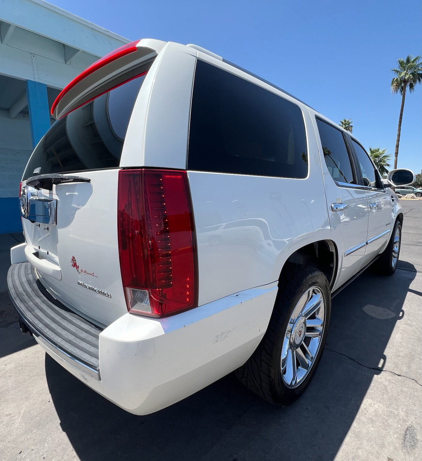 Used 2012 Cadillac Escalade Platinum image 3