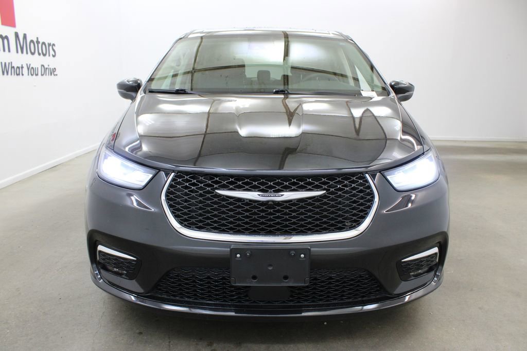 Used 2023 Chrysler Pacifica Touring-L image 7