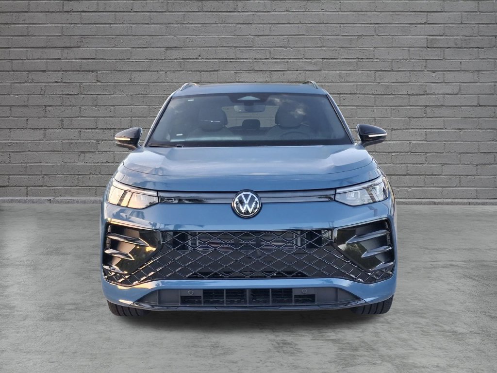 New 2026 Volkswagen Tiguan SE R-Line FWD image 2