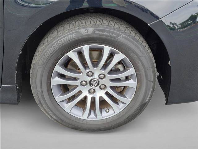 Used 2018 Toyota Sienna XLE w/ XLE Navigation Package FWD image 23