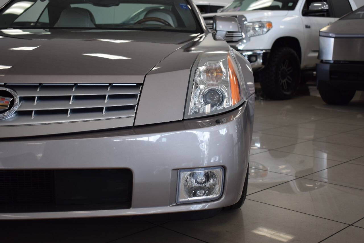 Used 2005 Cadillac XLR RWD image 17