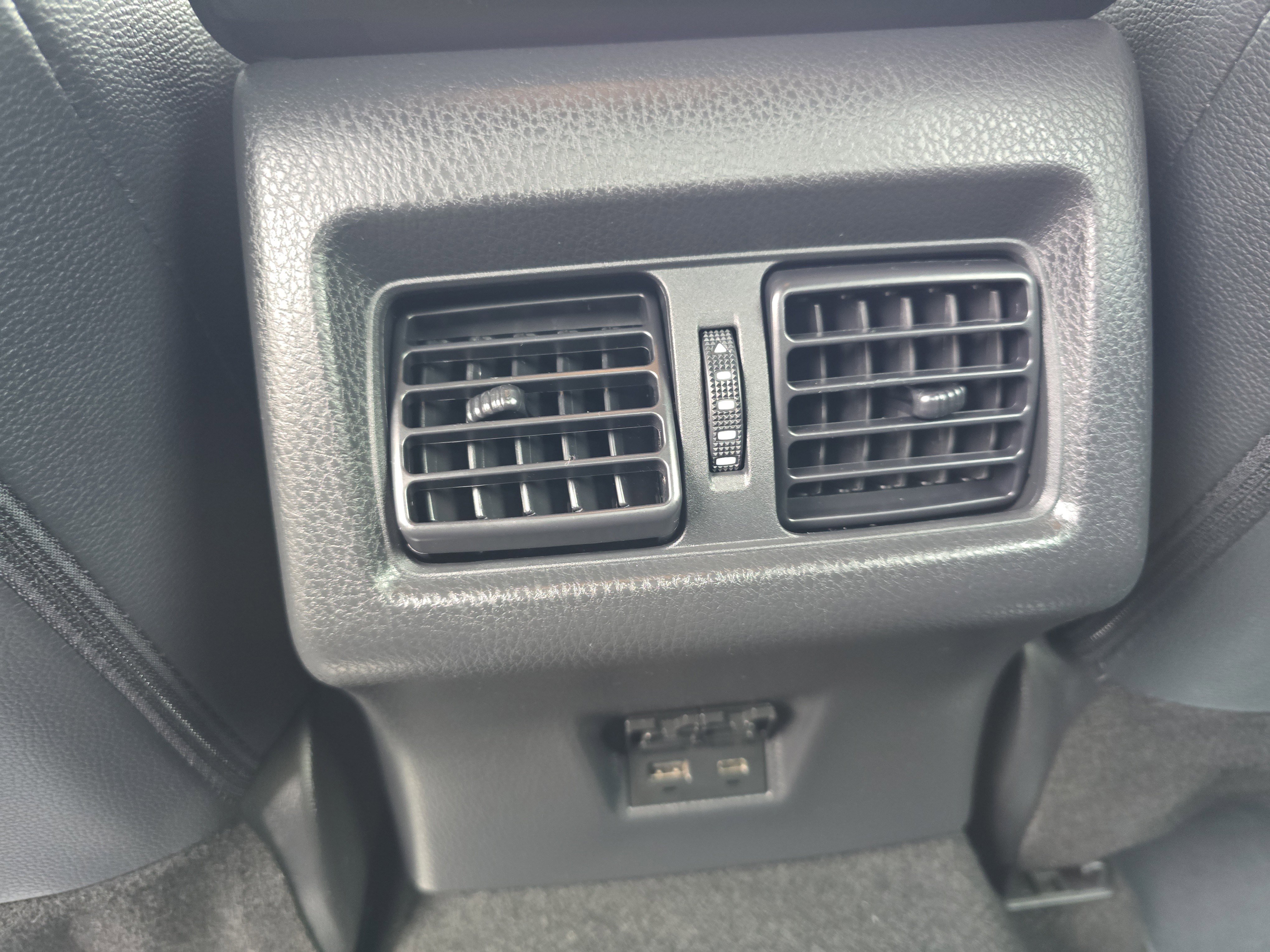 Used 2025 Toyota Camry SE FWD image 14