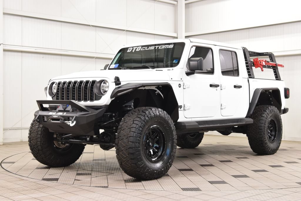 Used 2024 Jeep Gladiator Sport AWD/4WD image 3