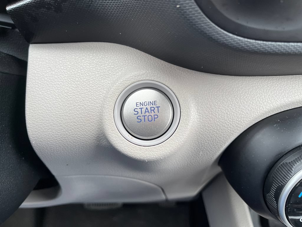 Used 2025 Hyundai Venue SEL FWD image 21