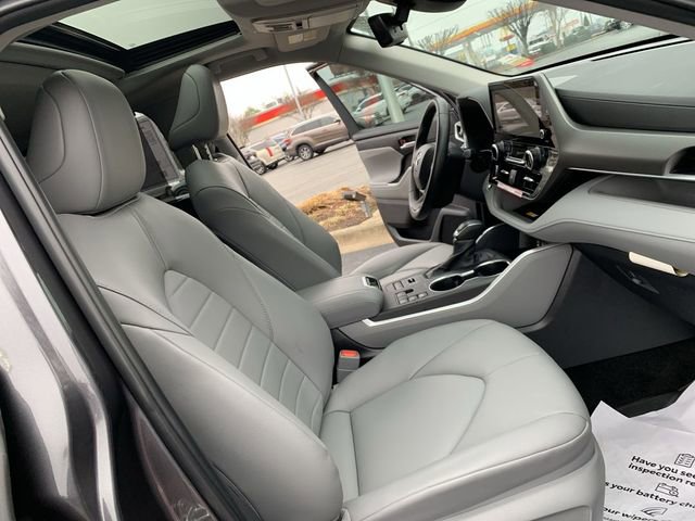 Certified 2024 Toyota Highlander XLE image 14