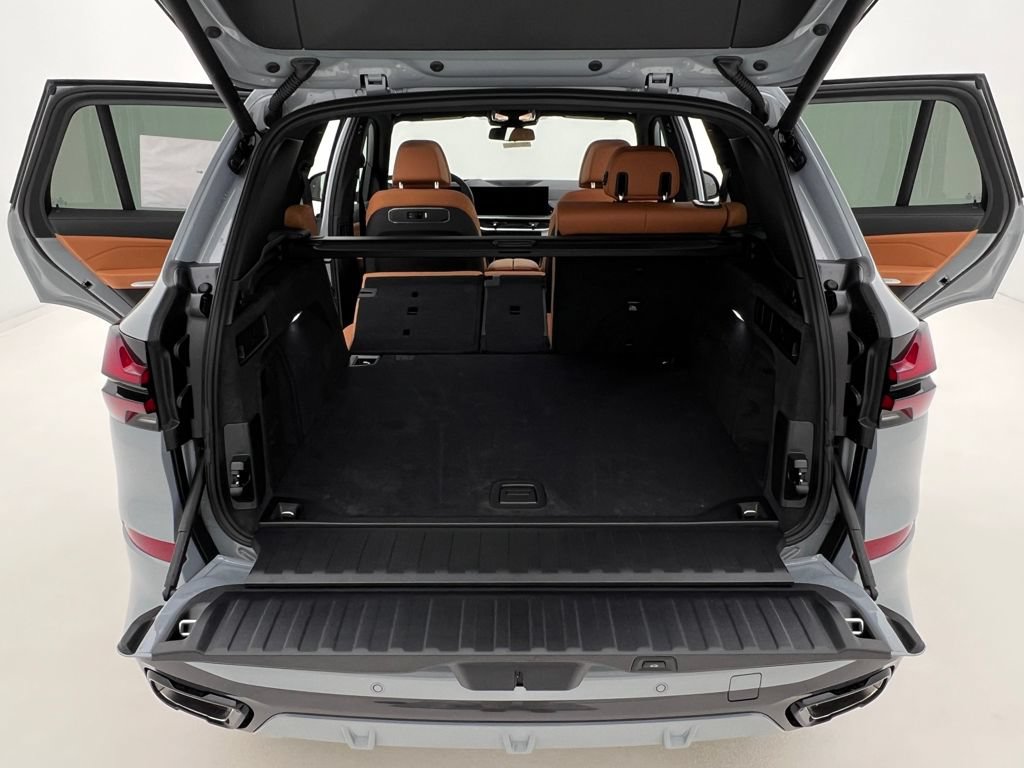 New 2026 BMW X5 xDrive40i w/ M Sport Package AWD/4WD image 16