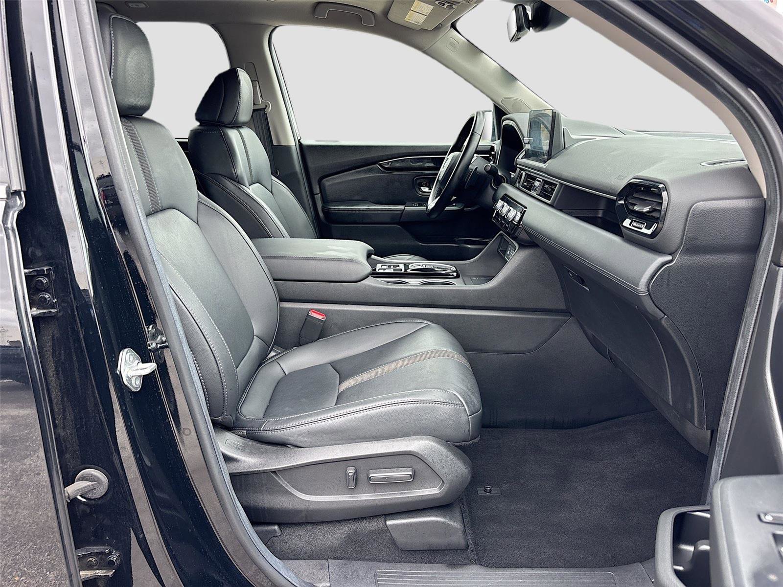 Certified 2025 Honda Pilot Touring image 35