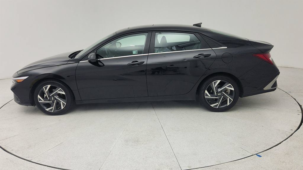 Used 2024 Hyundai Elantra Limited FWD image 4