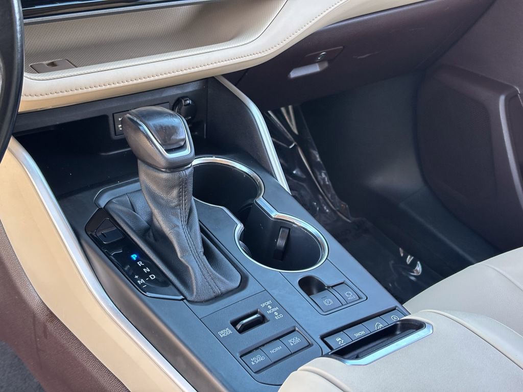 Used 2022 Toyota Highlander XLE AWD/4WD image 35