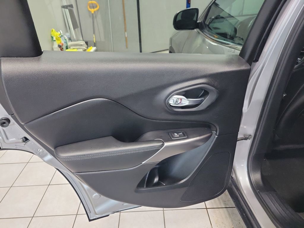 Used 2021 Jeep Cherokee Latitude Lux image 35