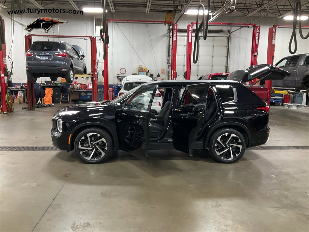 Used 2023 Mitsubishi Outlander SEL image 32