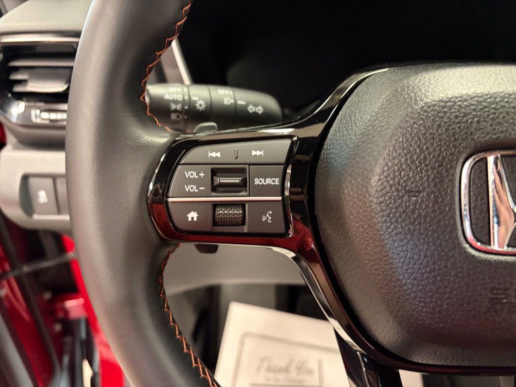 Used 2025 Honda Pilot Sport image 13