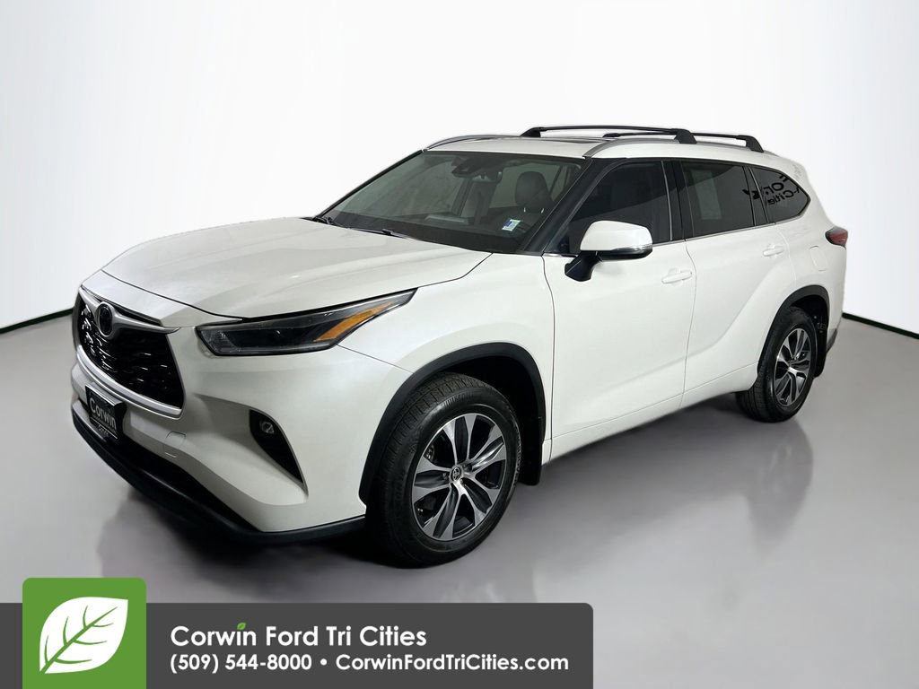 Used 2021 Toyota Highlander XLE AWD/4WD image 5