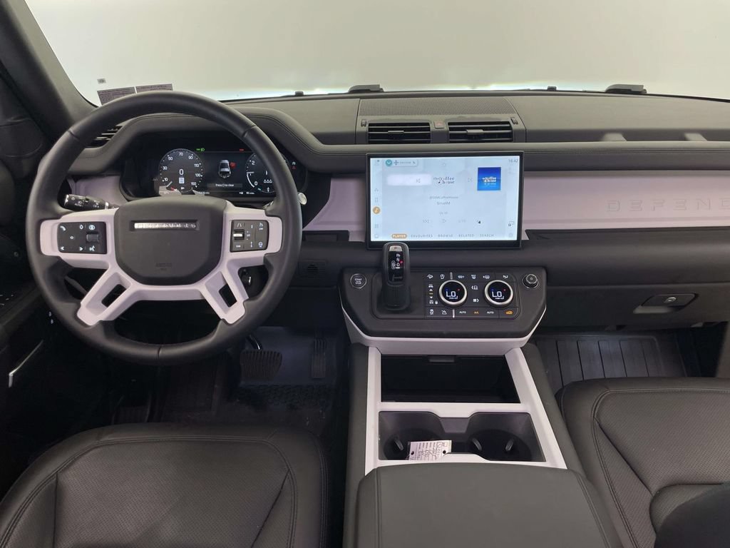 Used 2025 Land Rover Defender 90 X-Dynamic SE AWD/4WD image 21