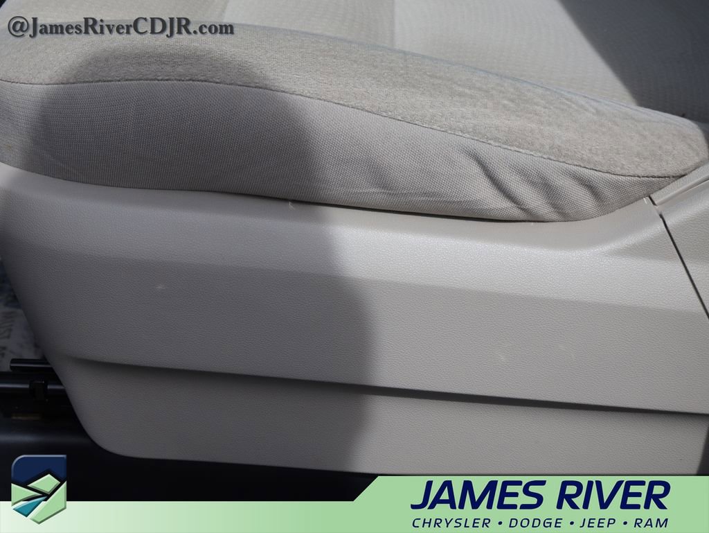 Used 2018 Dodge Grand Caravan SE FWD image 22