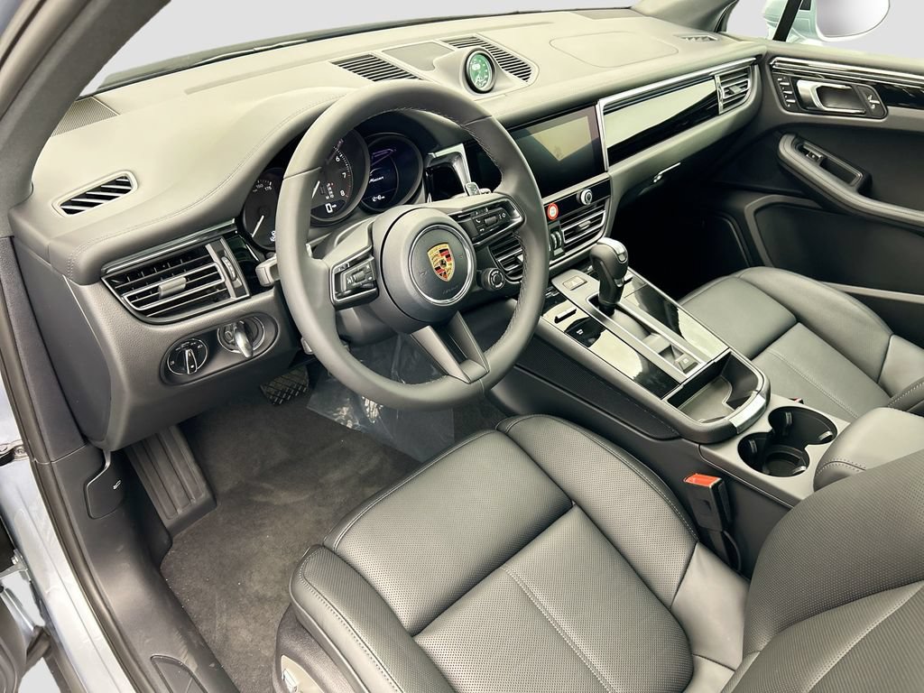 Used 2026 Porsche Macan AWD/4WD image 4