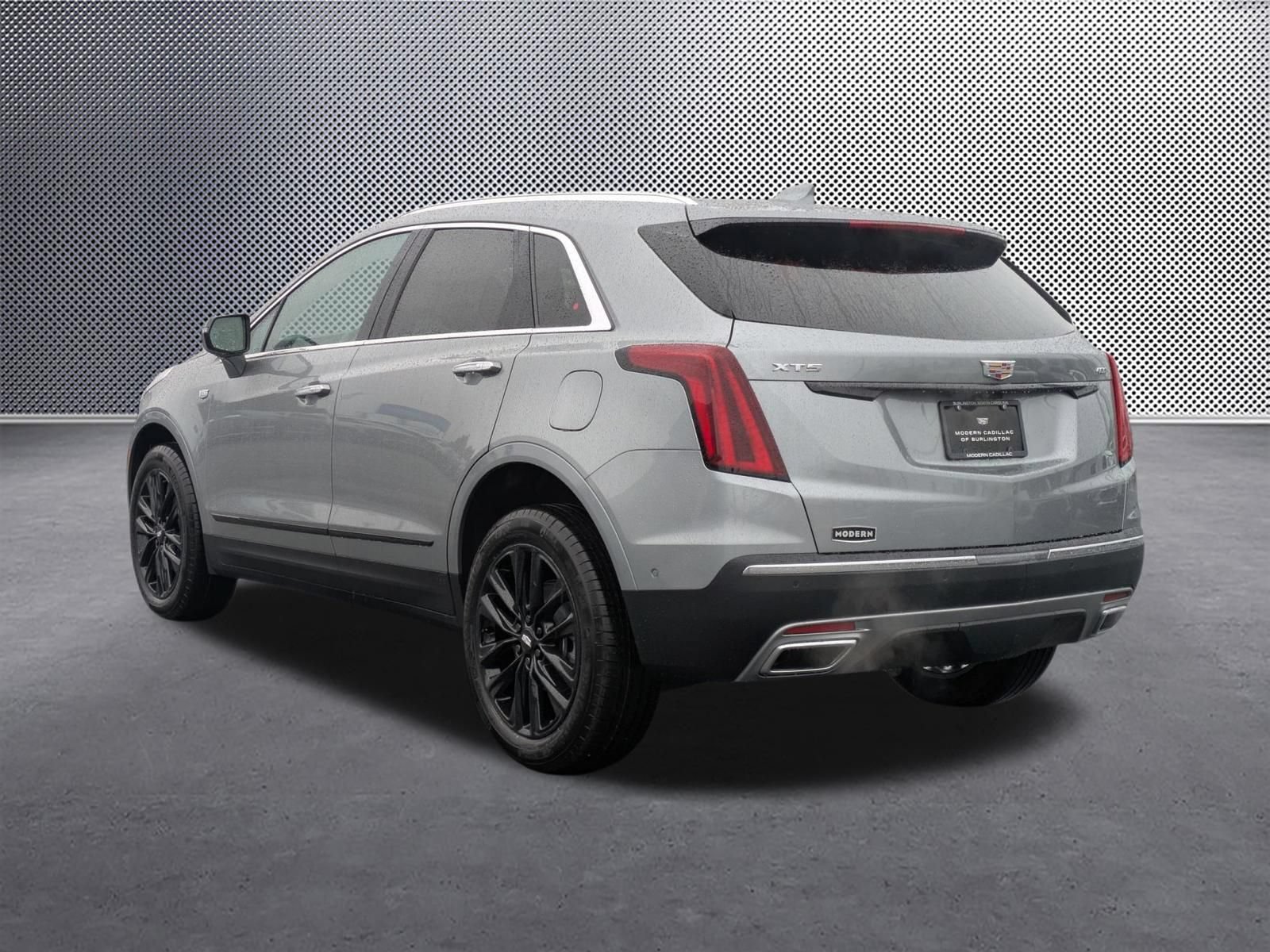 New 2026 Cadillac XT5 Premium Luxury w/ LPO, ONYX Package FWD image 7