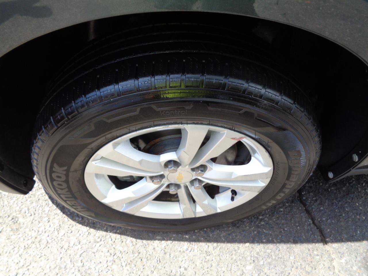 Used 2011 Chevrolet Equinox LT w/ Chrome Appearance Package image 28