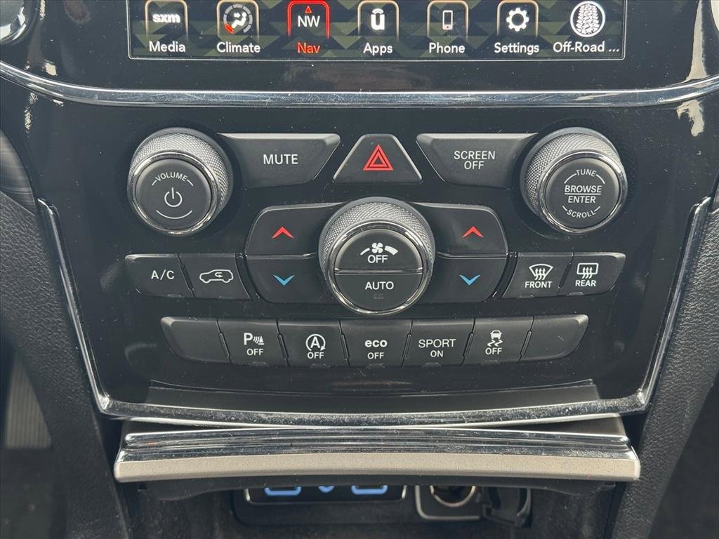 Used 2022 Jeep Grand Cherokee Laredo E image 17