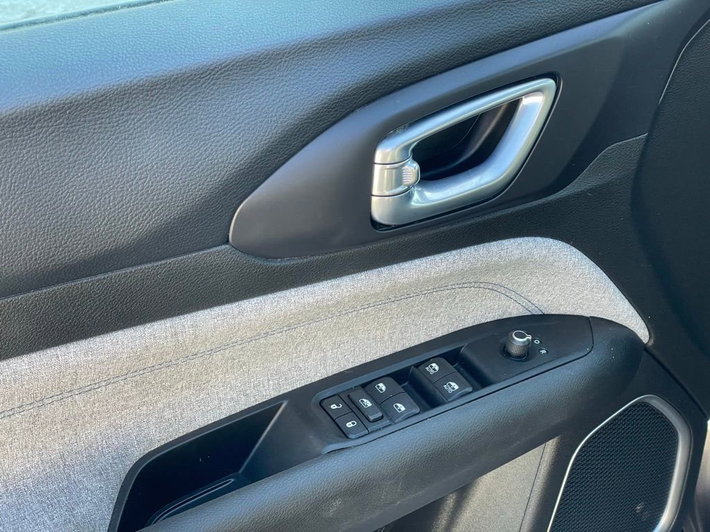 Used 2022 Jeep Compass Latitude image 11