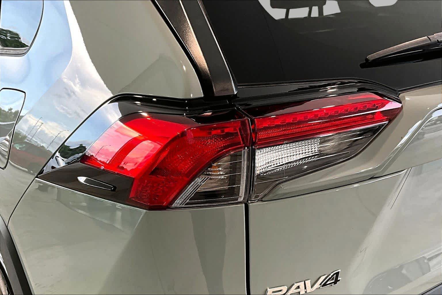 Used 2022 Toyota RAV4 XLE w/ Convenience Package FWD image 27
