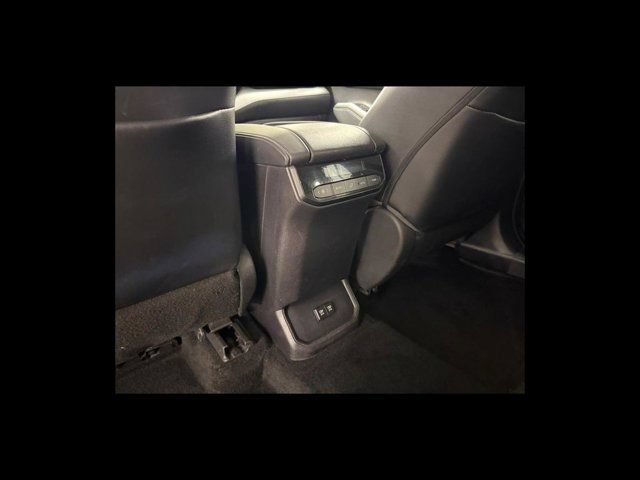 Used 2021 Toyota Highlander XLE AWD/4WD image 25