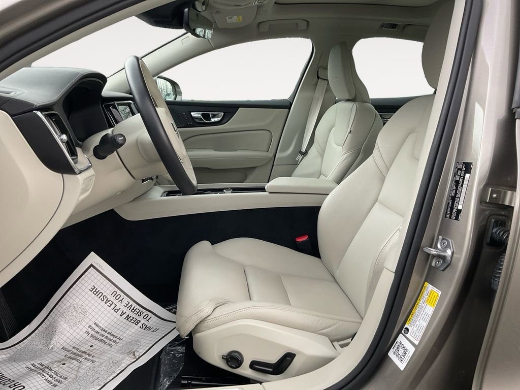 Used 2020 Volvo S60 T5 Inscription image 9