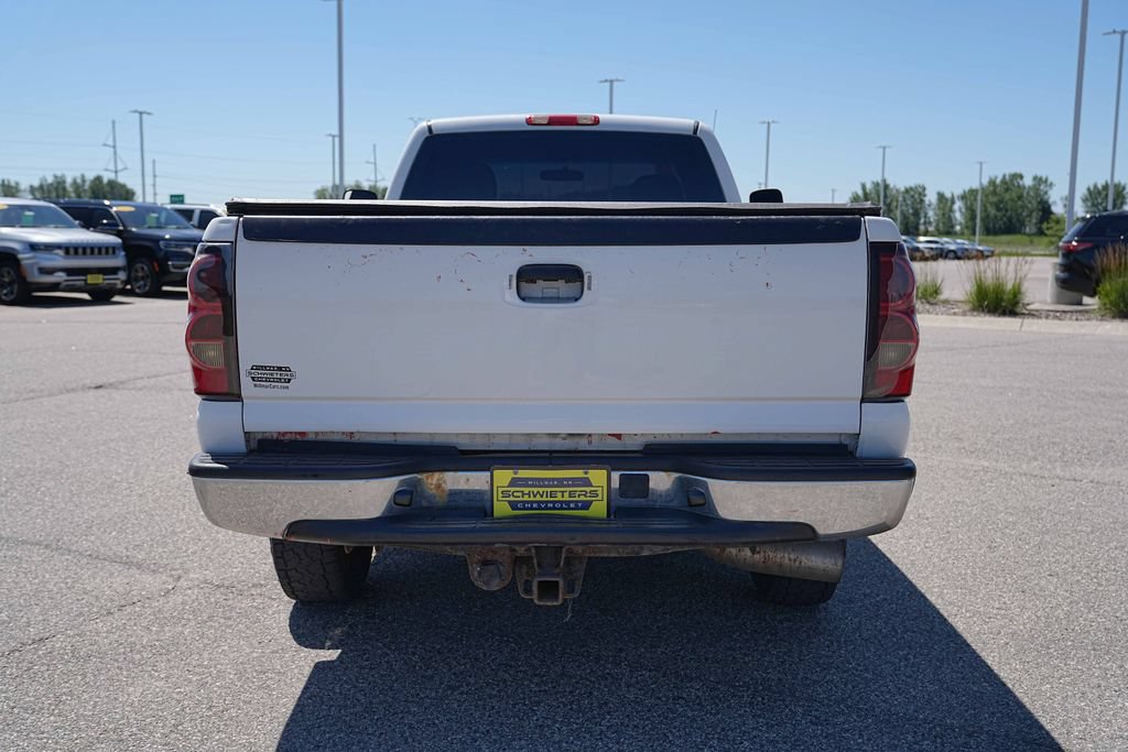 Used 2006 Chevrolet Silverado 2500 W/T w/ Heavy-Duty Power Package AWD/4WD image 6