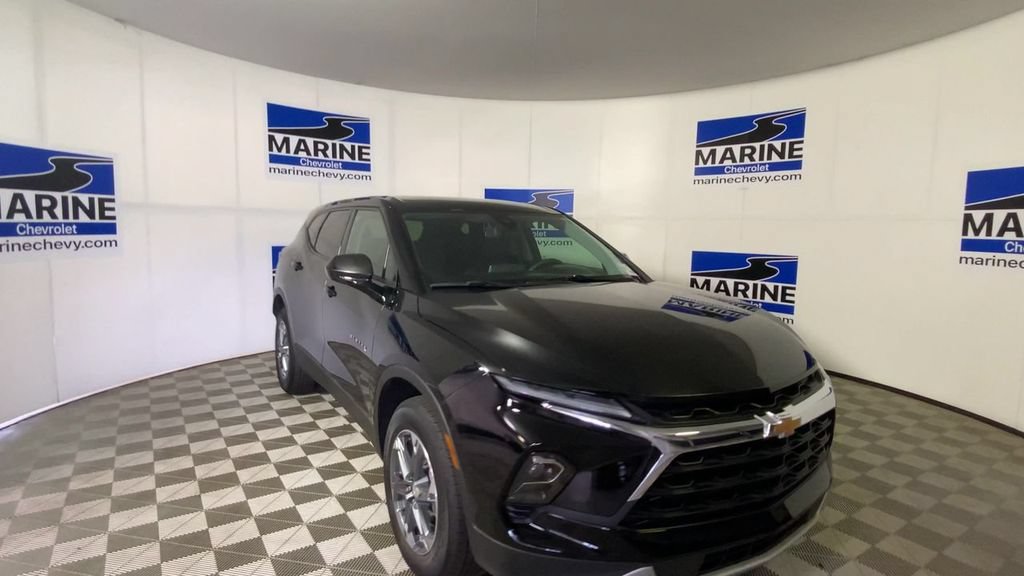 Used 2025 Chevrolet Blazer LT FWD image 4
